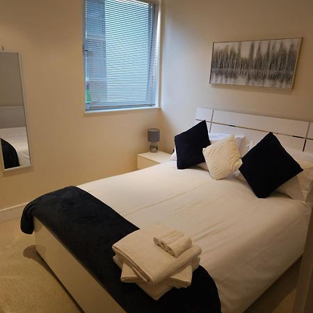Comfy Spacious Apartment In Canary Wharf London Bagian luar foto