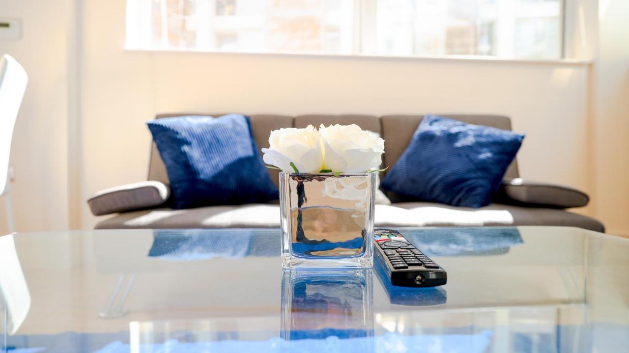Comfy Spacious Apartment In Canary Wharf London Bagian luar foto