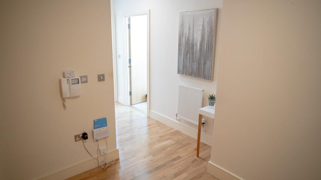 Comfy Spacious Apartment In Canary Wharf London Bagian luar foto