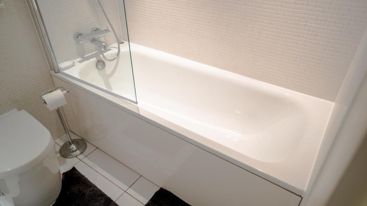 Comfy Spacious Apartment In Canary Wharf London Bagian luar foto