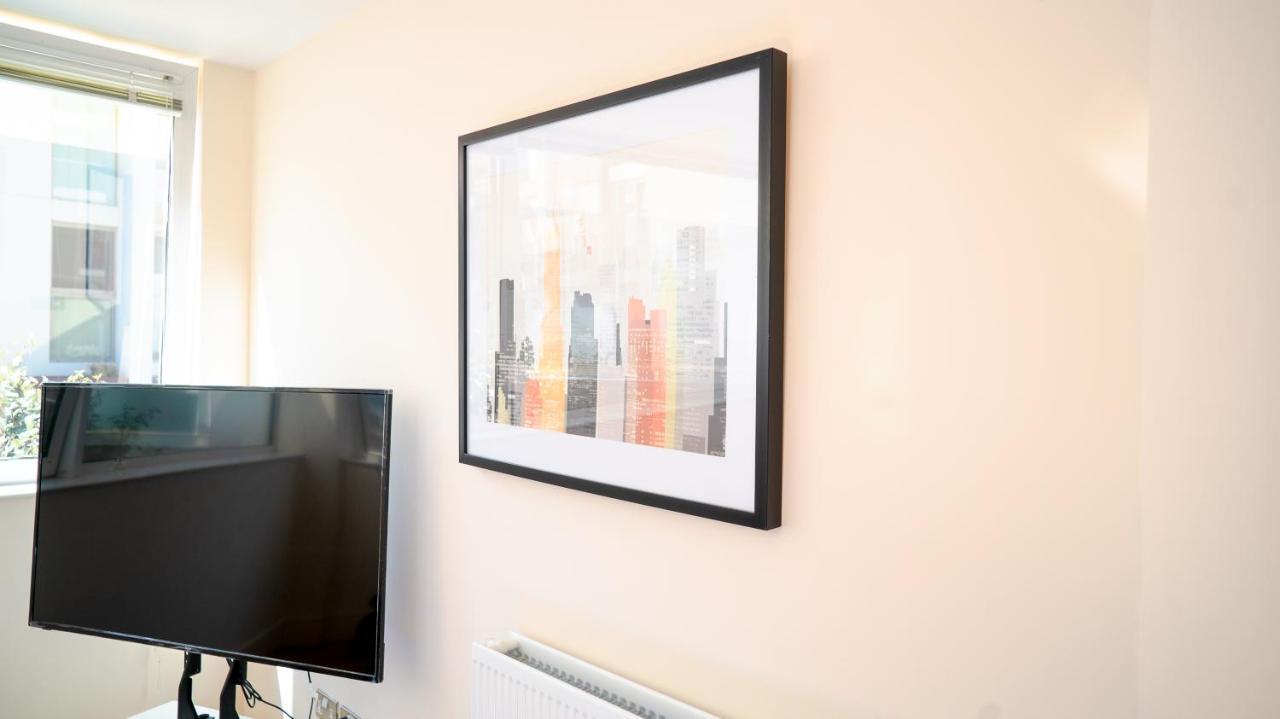 Comfy Spacious Apartment In Canary Wharf London Bagian luar foto