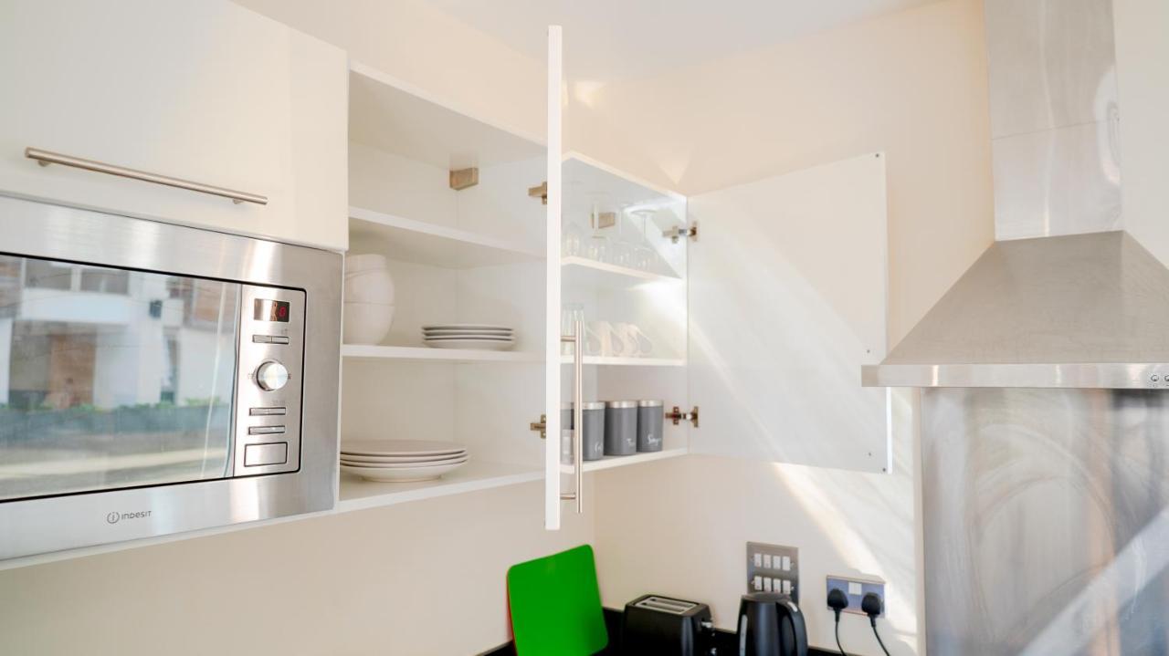 Comfy Spacious Apartment In Canary Wharf London Bagian luar foto