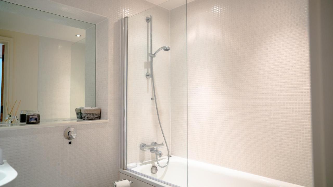 Comfy Spacious Apartment In Canary Wharf London Bagian luar foto