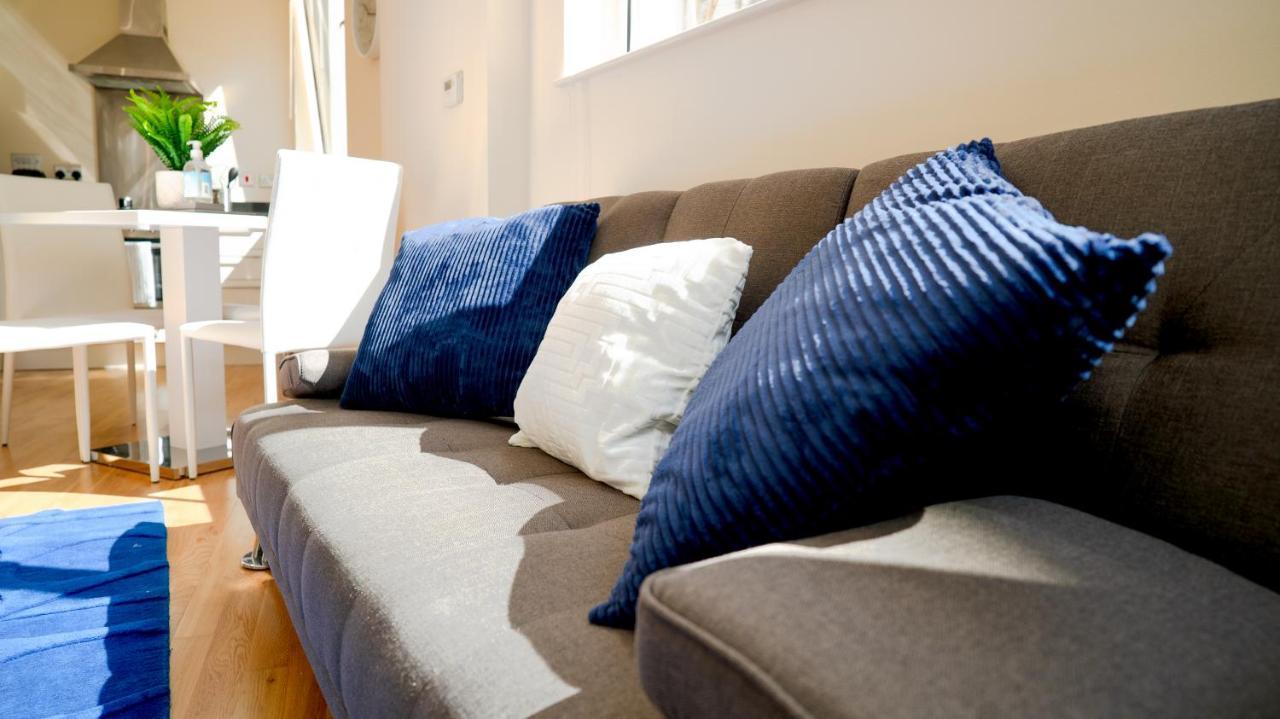 Comfy Spacious Apartment In Canary Wharf London Bagian luar foto