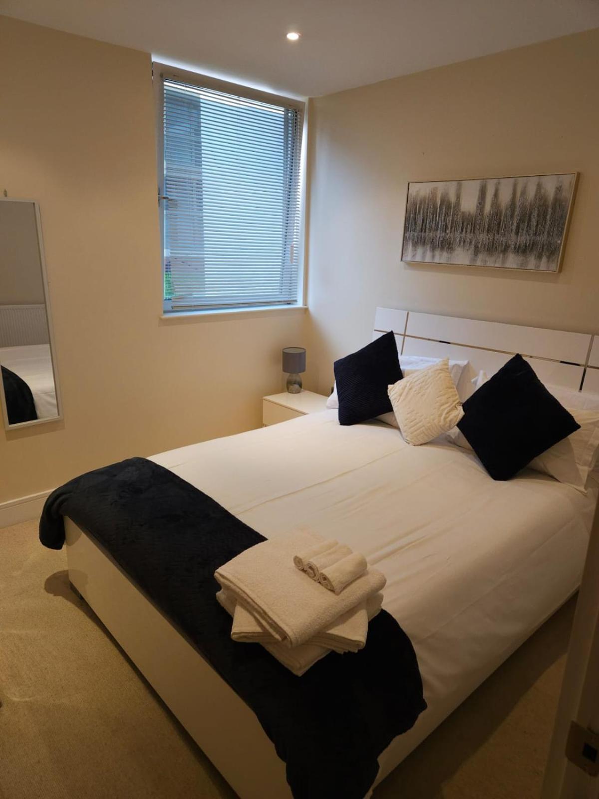 Comfy Spacious Apartment In Canary Wharf London Bagian luar foto